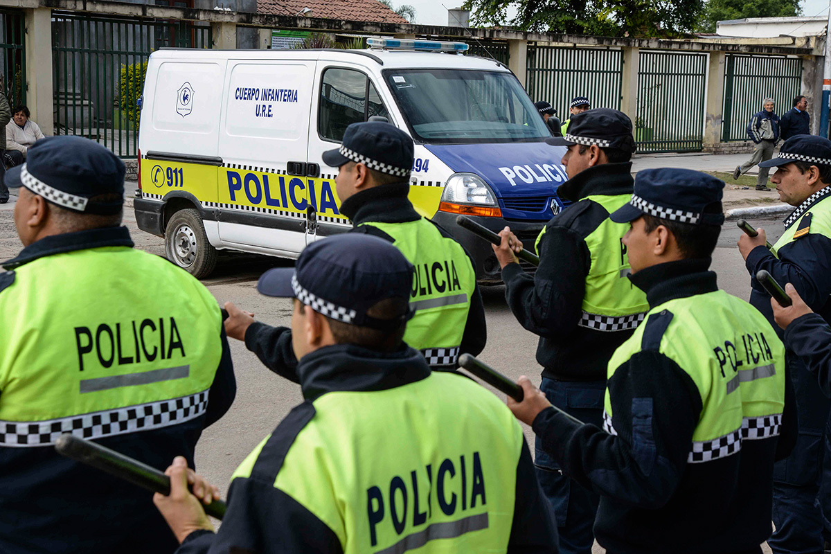 Cuarentena: denuncian a la policía de Tucumán por armar causas contra taxistas