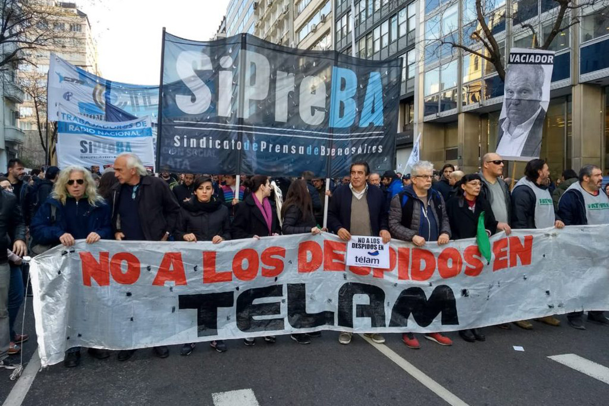 Trabajadores de prensa marcharon contra los despidos en Télam