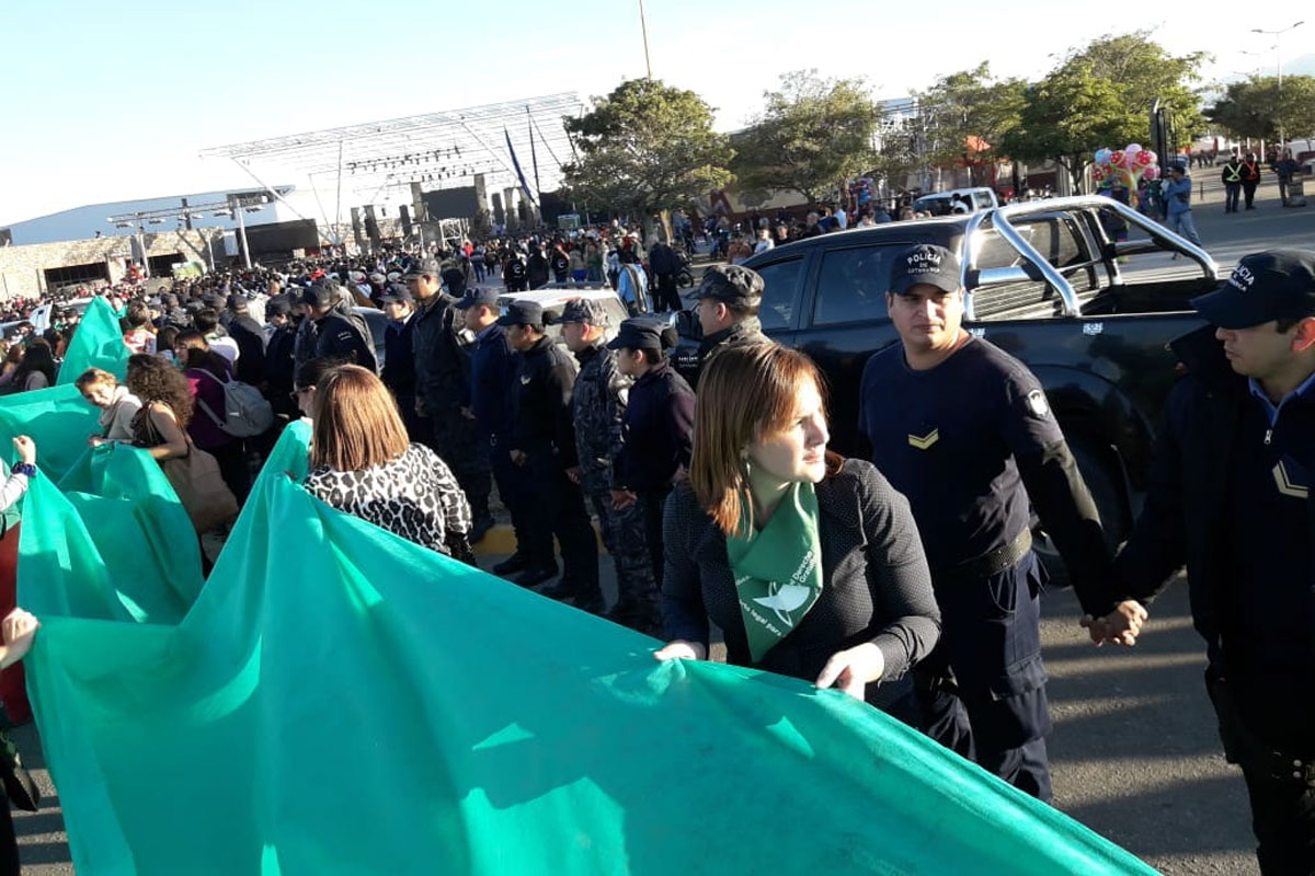 Un paso adelante de sus padres: las hijas de los senadores que militan por el aborto legal, seguro y gratuito