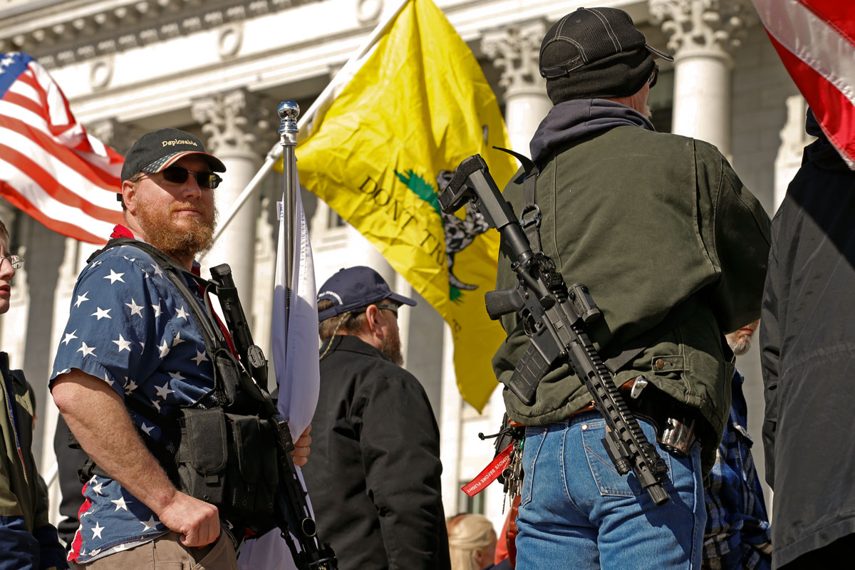 Como si tuvieran poco con el Covid-19, en EEUU se disparó la compra de armas de fuego