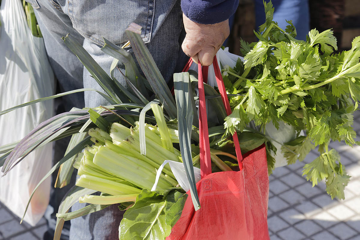 «Alimentazo» en Constitución: los productores arman su propia feria contra la inflación