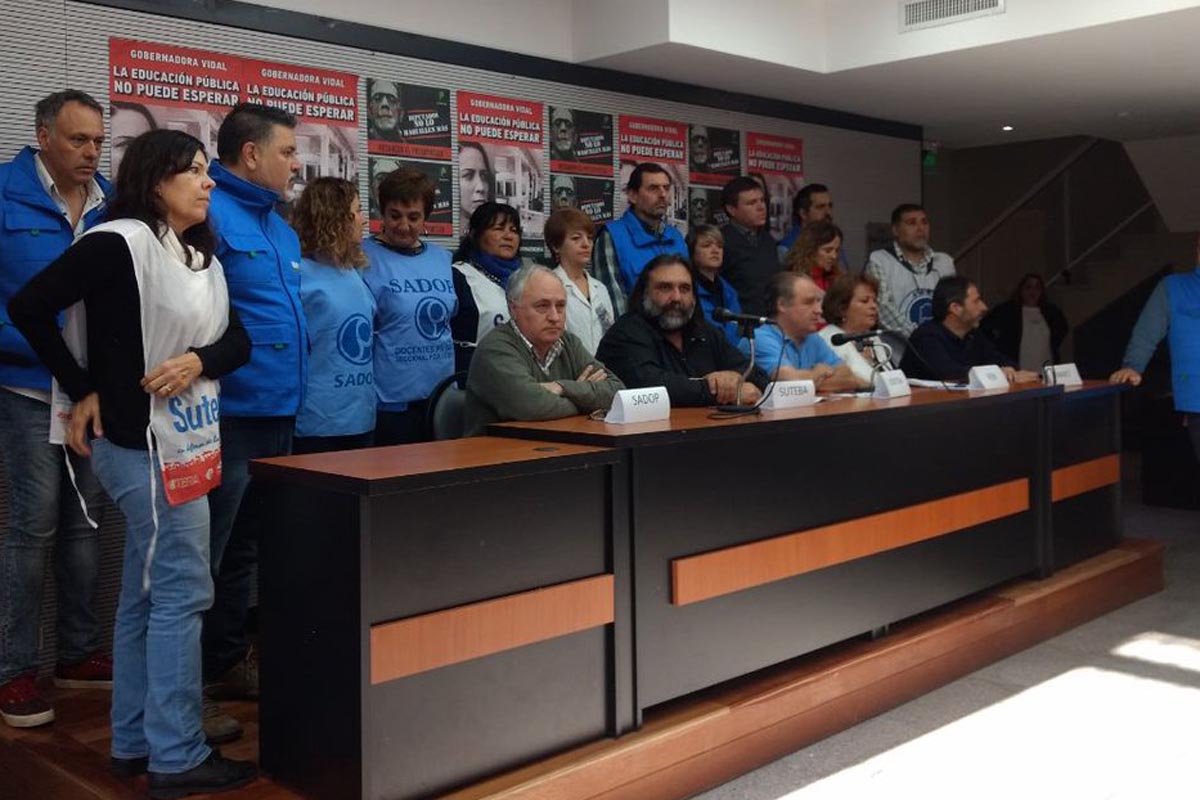 Tras el anuncio del paro de 48 horas, Vidal convocó a los docentes a nueva reunión paritaria