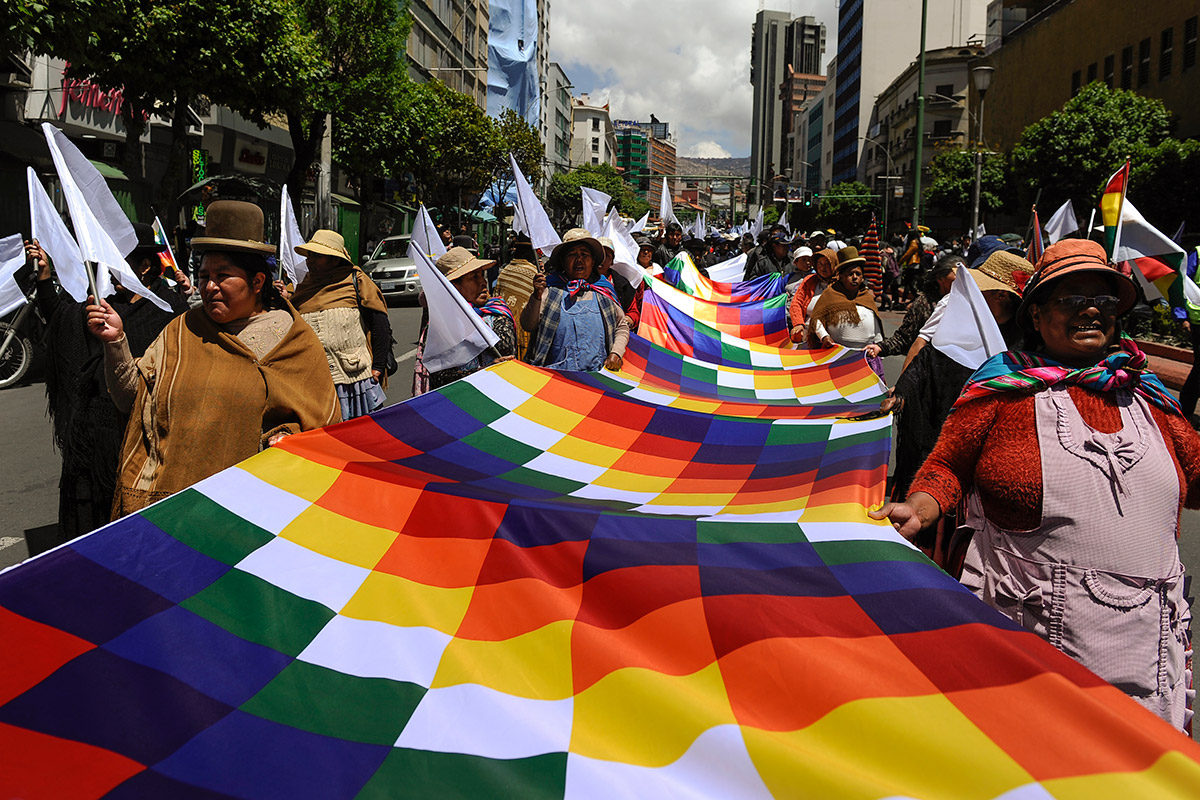 Bolivia con la whipala en contra del separatismo
