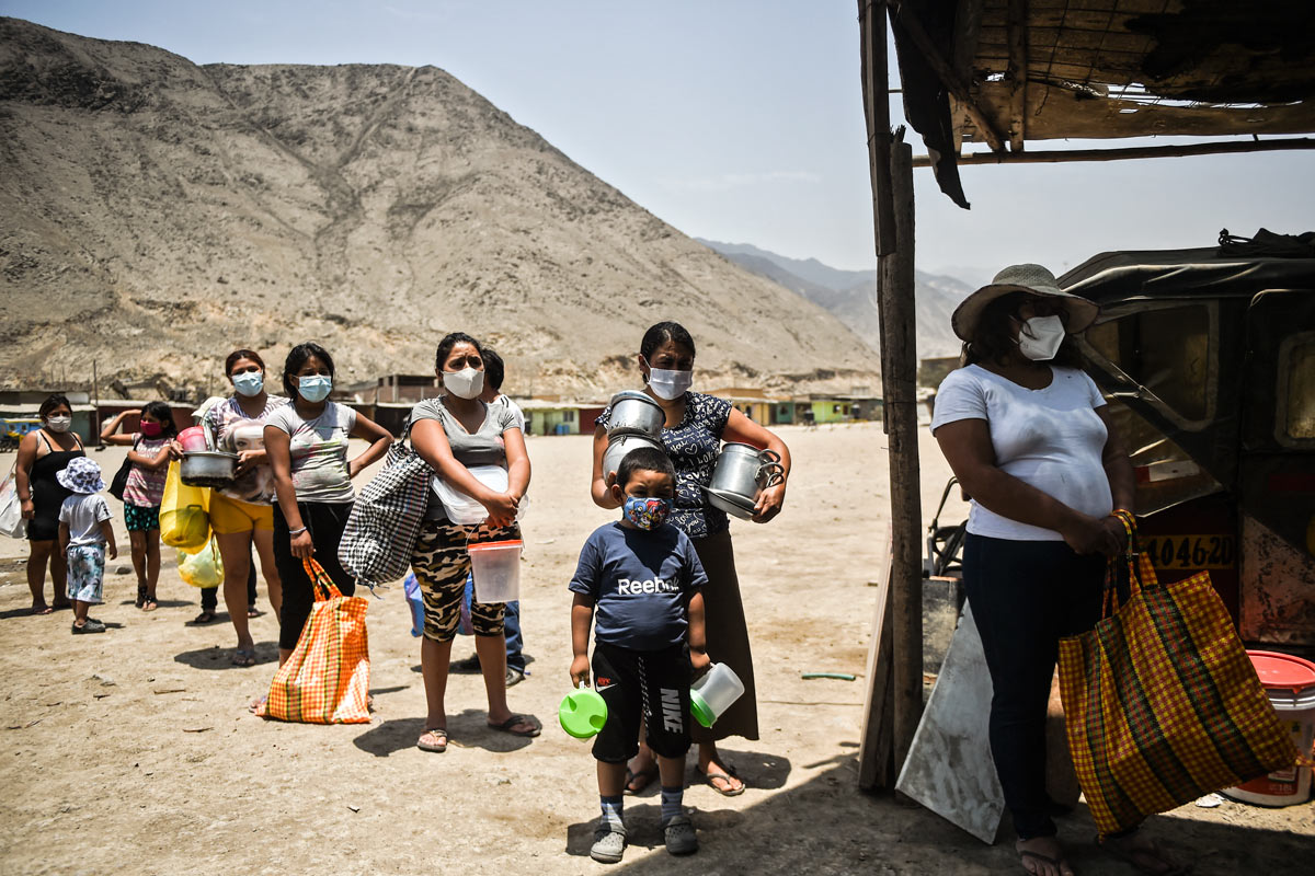 Las vacunaciones secretas y las crisis: también en Perú