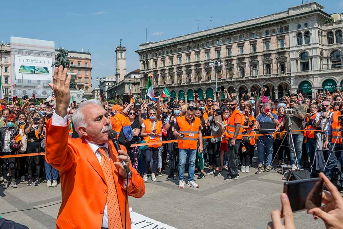 Los “chalecos naranjas”: la tentación autoritaria en la Italia del Covid-19