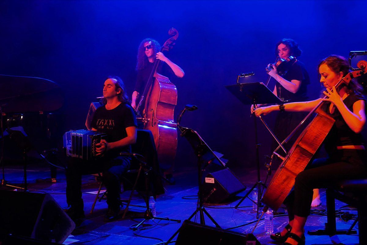 TAXXI Tango XXI: «La industria de la alimentación nos tiene atrapados»