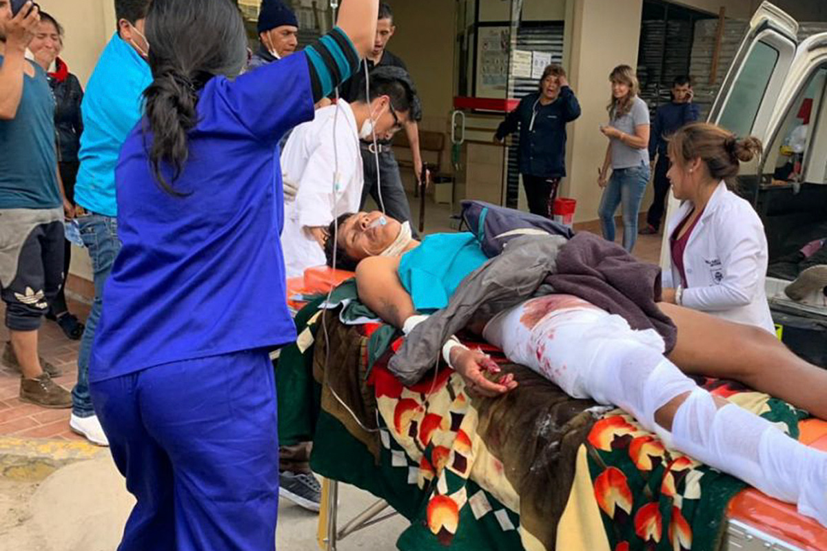 La feroz represión del gobierno de facto en Bolivia causó el viernes al menos ocho cocaleros muertos