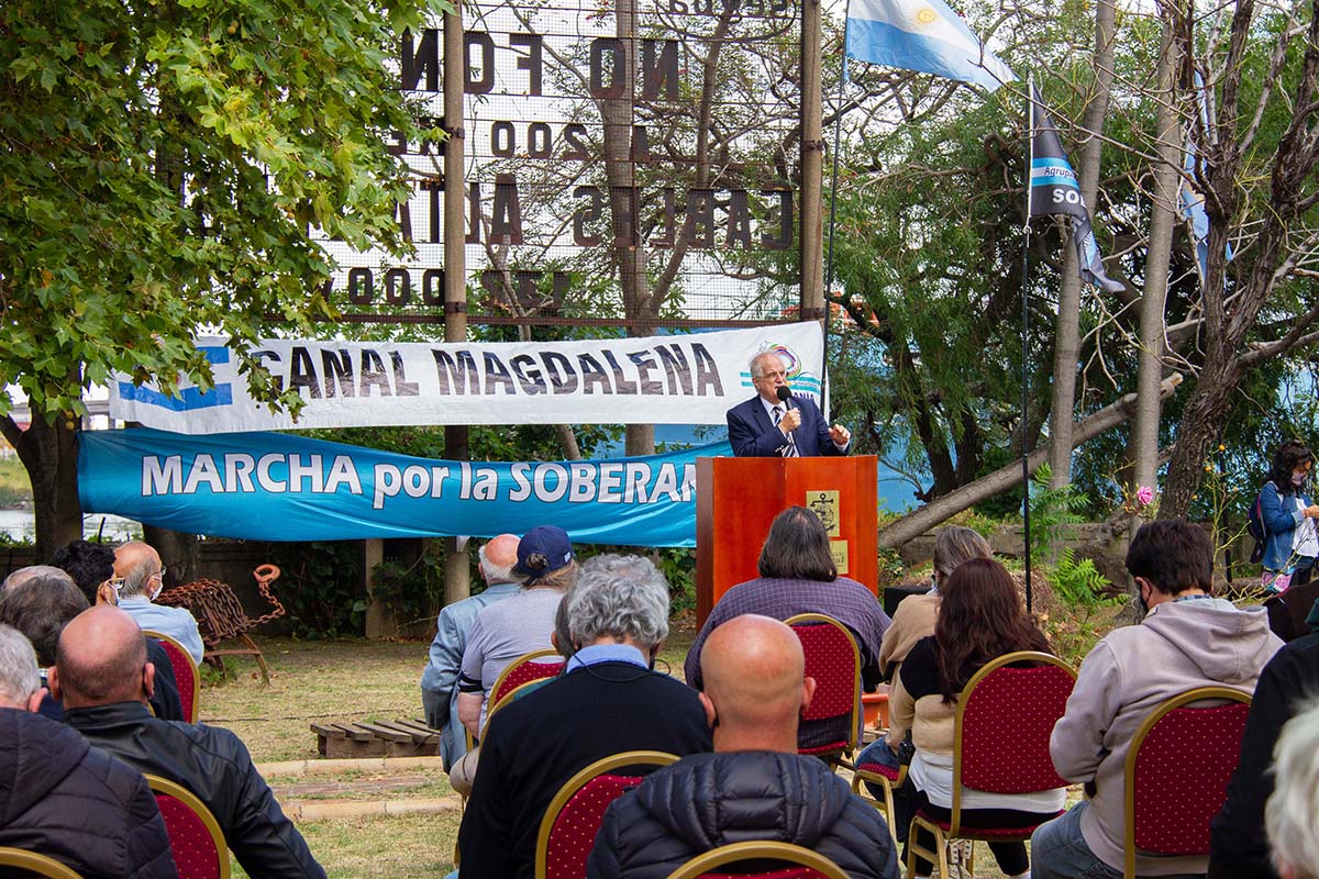 Hidrovías: acto en defensa del canal Magdalena, en la orilla del río de la Plata
