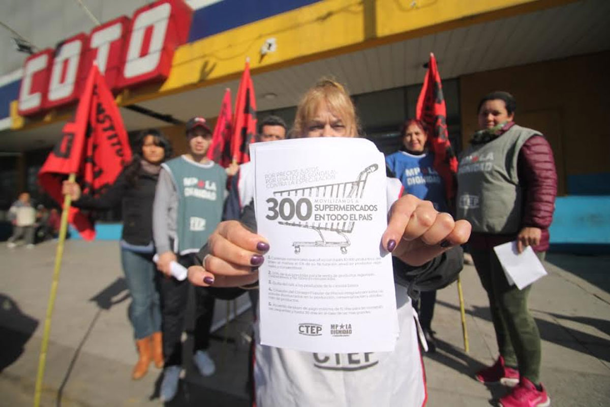 Frente a supermercados de todo el país, reclaman la quita del IVA en la canasta básica