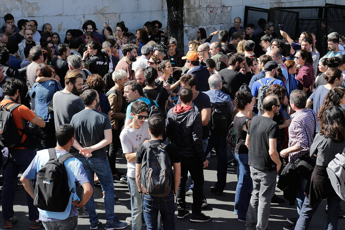 Tras los despidos masivos, se extiende el paro en Clarín otras 24 horas