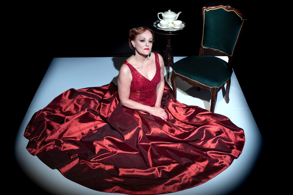 Luz Palazón: “Es una obra que habla de la muerte, la decadencia y el derrumbe”