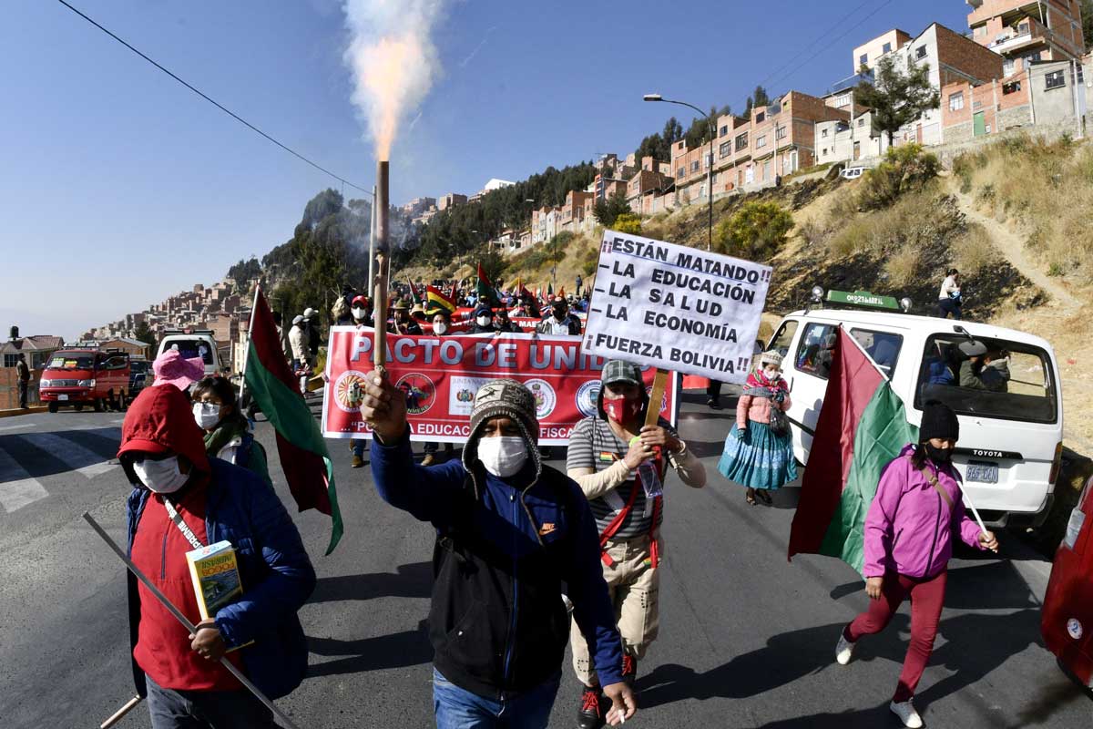 Bolivia: protestas masivas y golpistas alarmados