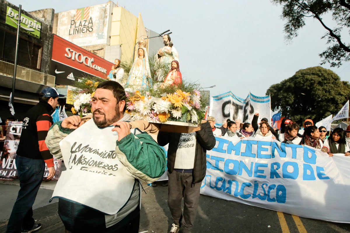 Buen Cayeta: salvanos de esta