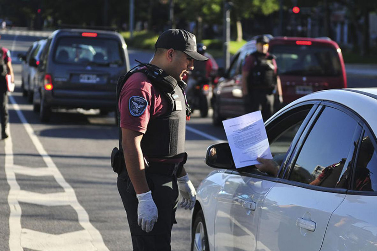 Se habilita un permiso excepcional para circular por vía terrestre para varados en el país