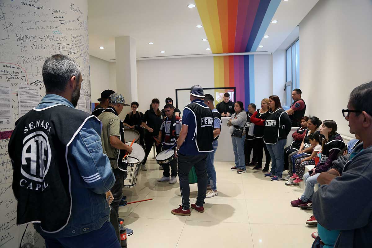 Manifestantes tomaron el Think Tank del PRO