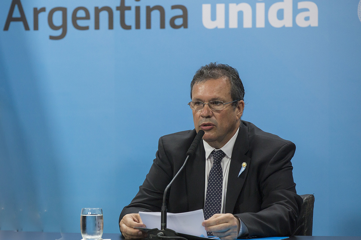 Aníbal Fernández y Tristán Bauer encabezan la actividad ministerial