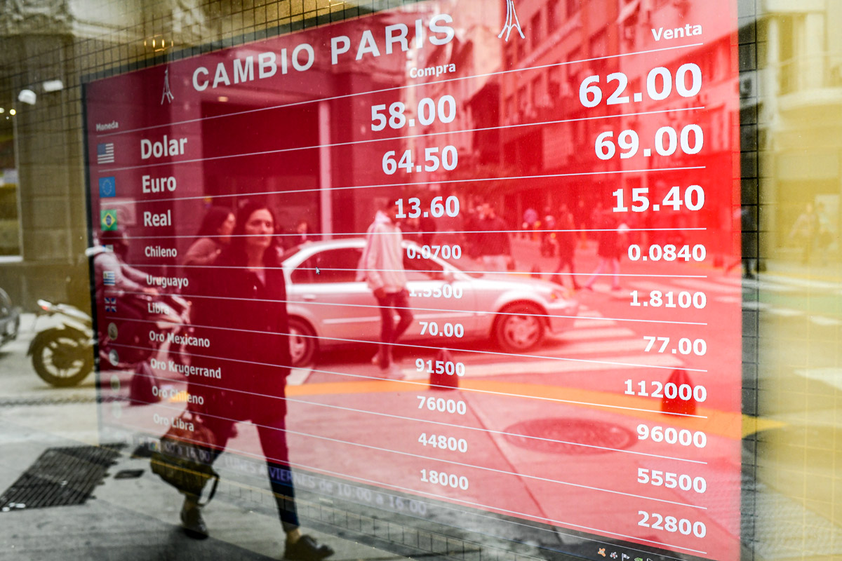 El Central quema más reservas en su intento por frenar al dólar