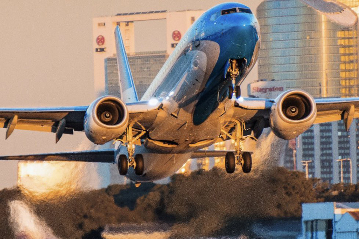 Partió a Moscú el avión que traerá el reactivo para la fabricación local de Sputnik V y más dosis