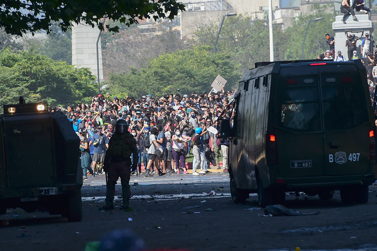 Siguen las manifestaciones en un Chile militarizado