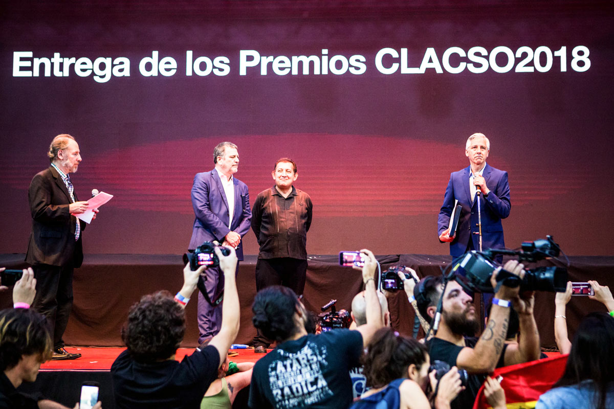 El pensamiento crítico en la voz de multitudes