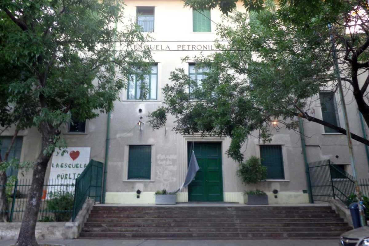 Ordenan al gobierno porteño refaccionar una escuela pública con graves problemas edilicios