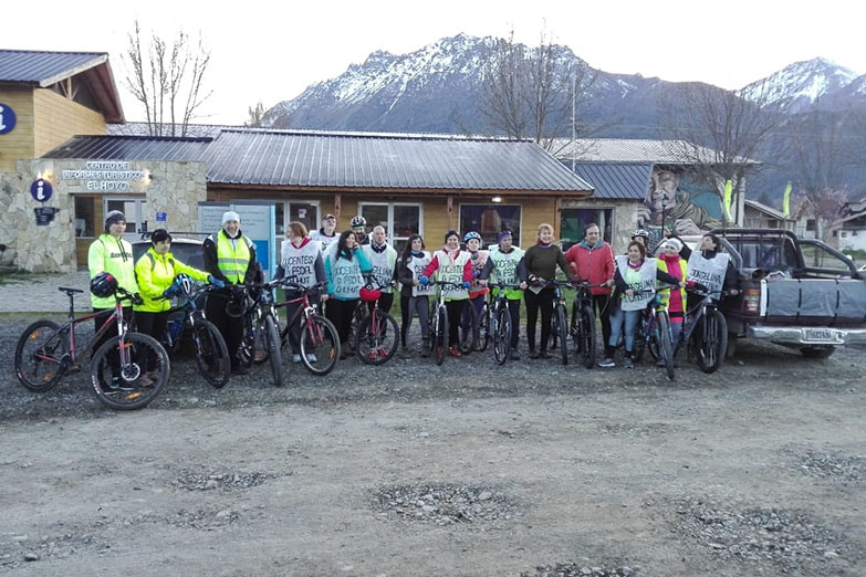 Chubut: cuatro días en bicicleta para recordar a las maestras fallecidas