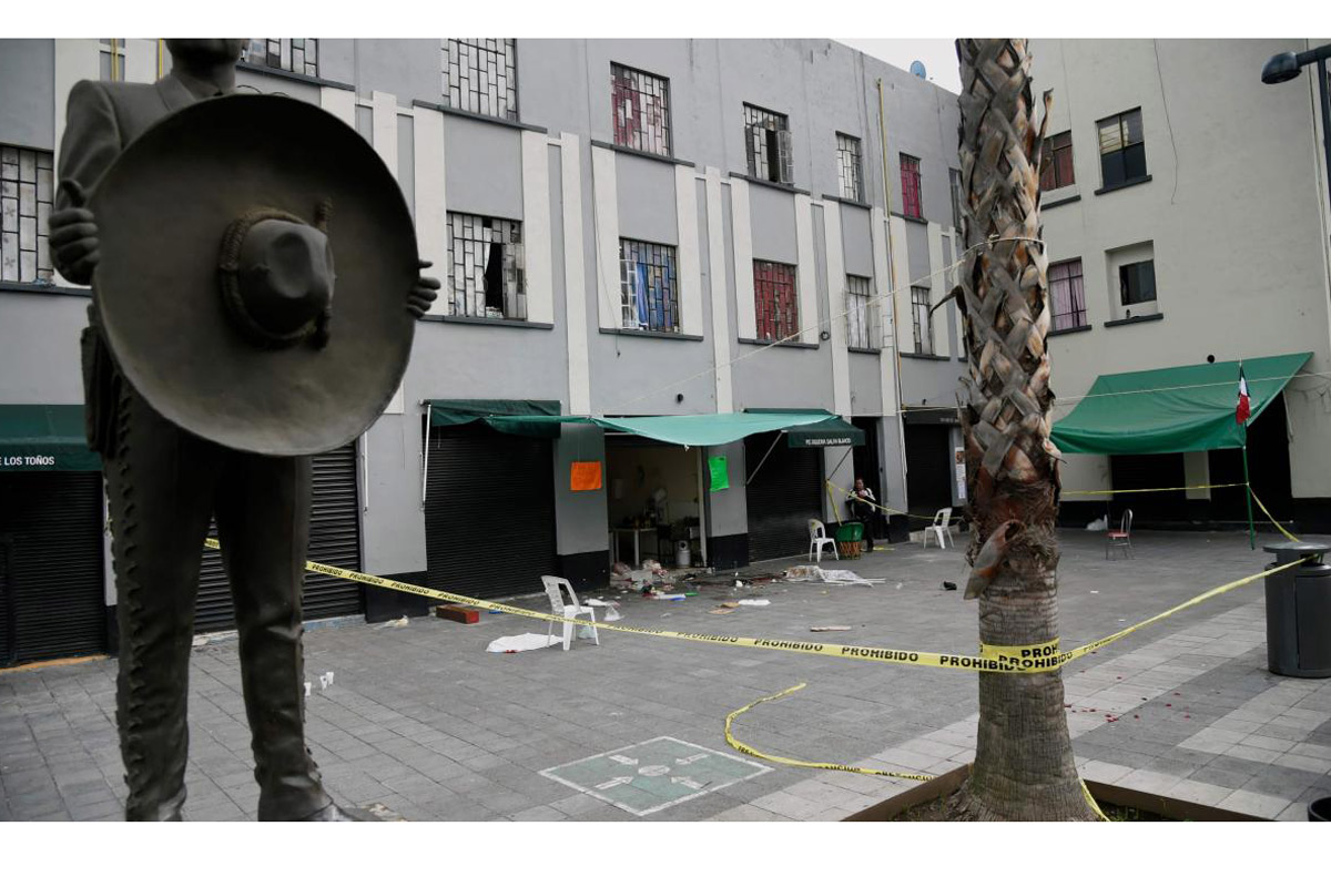 Mariachis asesinan a seis personas en una plaza de México