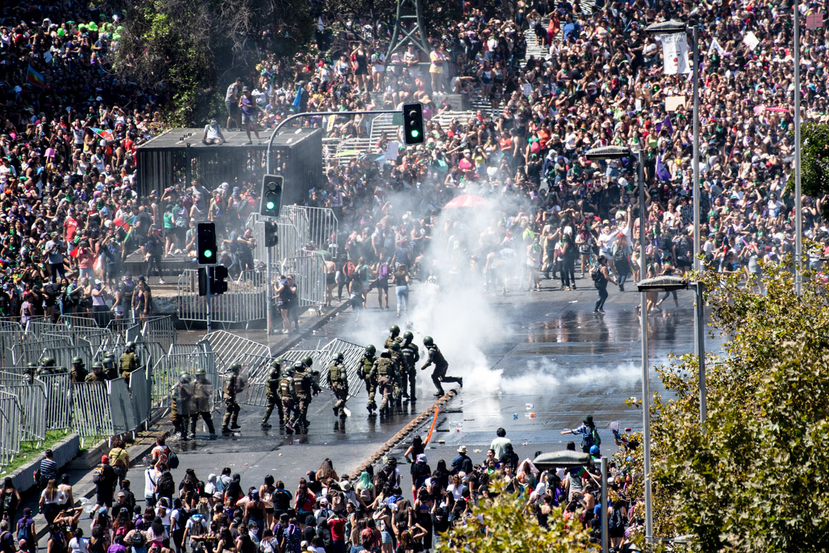 En Chile no se detiene la feroz represión diaria, mientras a Piñera se le agota el crédito