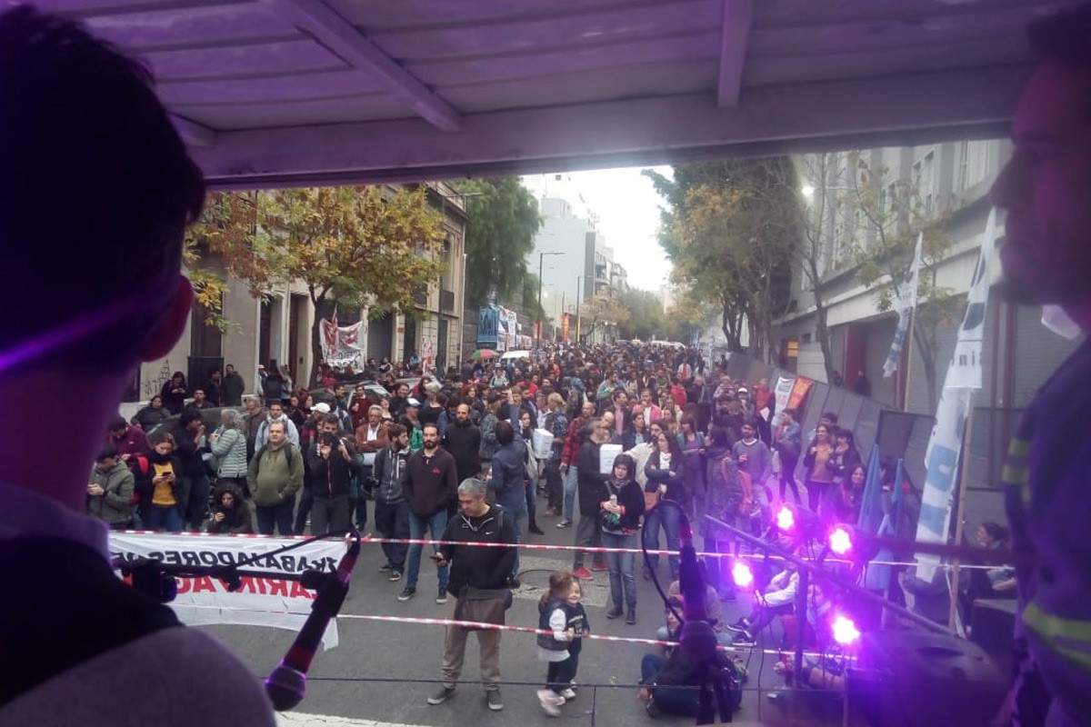 Los trabajadores de Clarín hicieron un festival musical para luchar contra los despidos