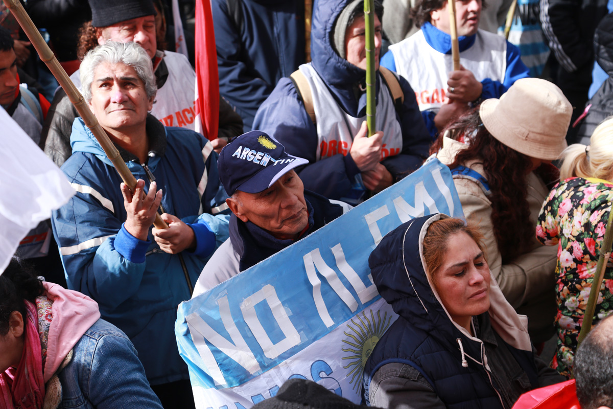 Los movimientos sociales recibieron a Lagarde con marchas