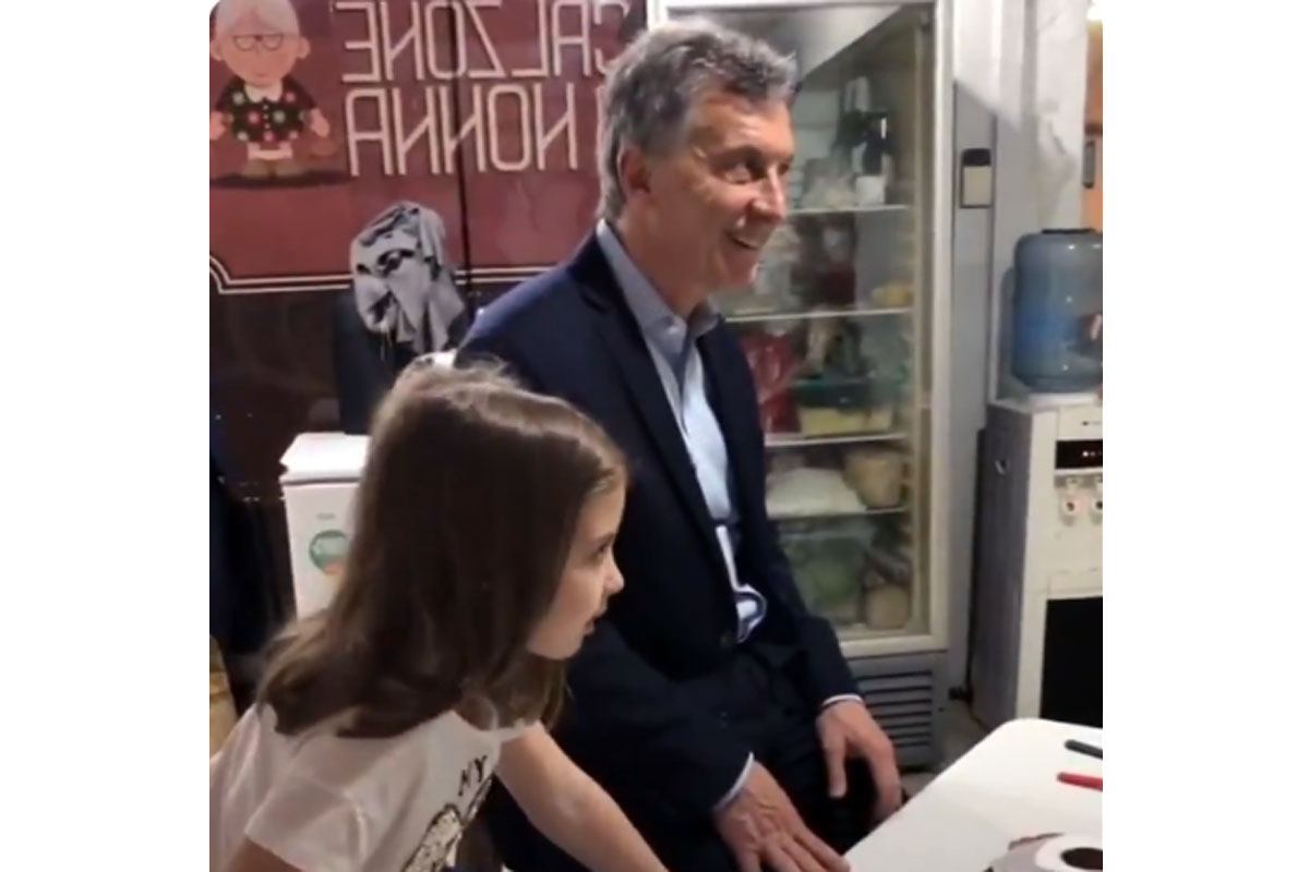 Macri fue a una pizzería con Antonia: “Abrieron en un momento que vamos a tener una recesión”