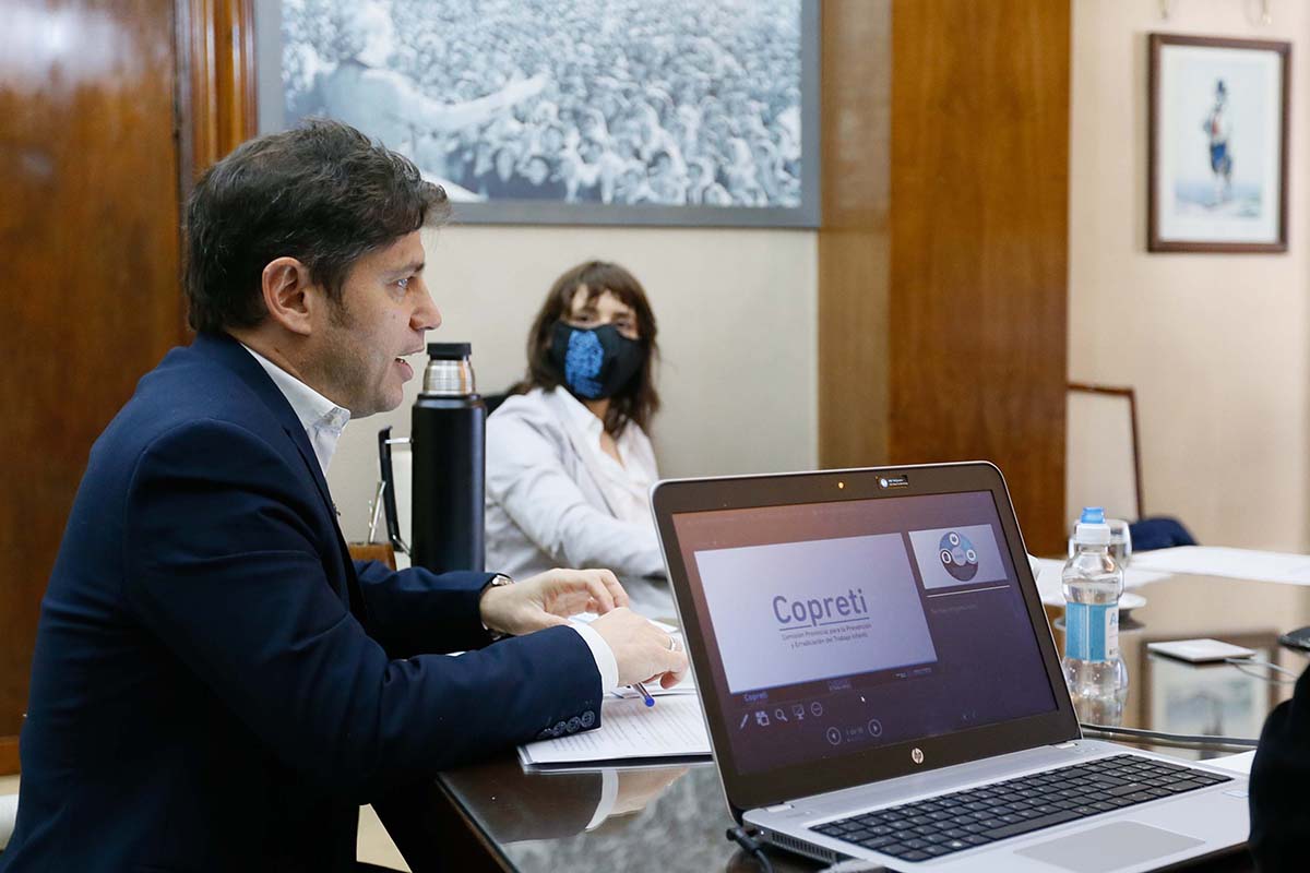 Luego del aumento a los policías, Kicillof convocó a paritarias a los estatales, docentes y judiciales