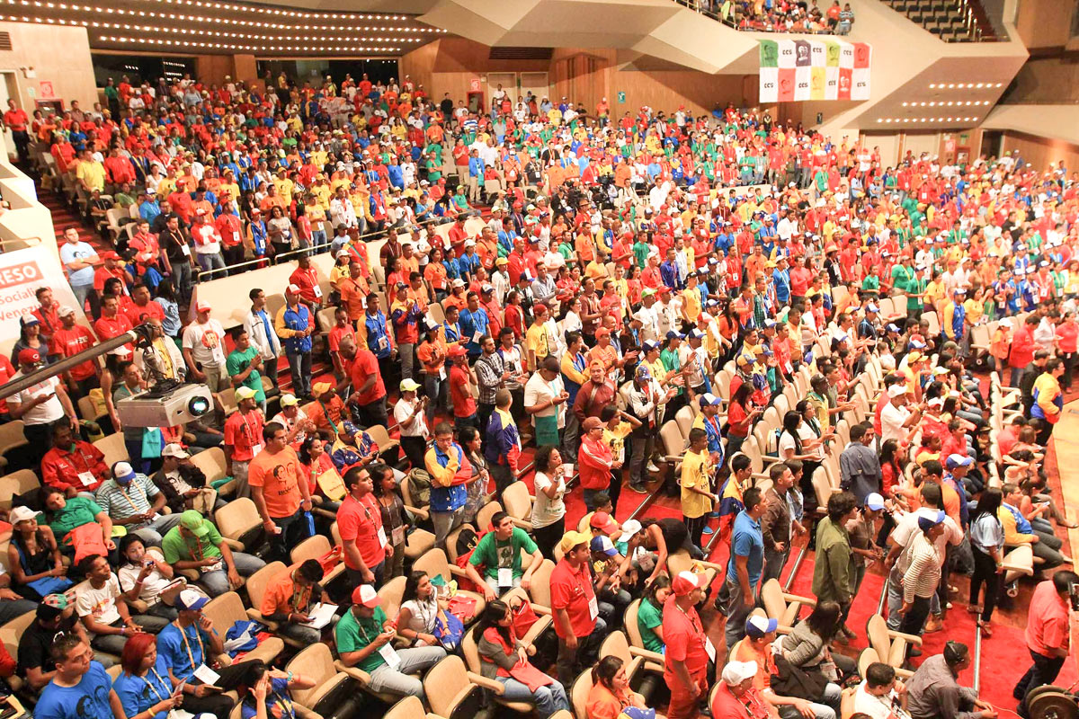 Maduro apura las reformas presionado por el congreso partidario