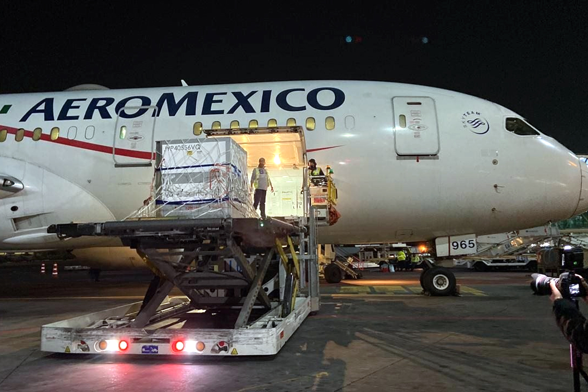 Desde fin de mes comenzarán a llegar dosis de AstraZeneca producidas junto a México