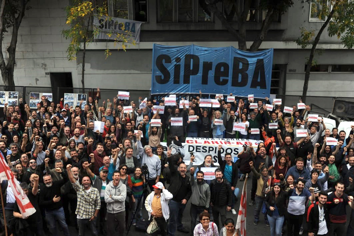 Trabajadores de Clarín extienden por otras 48 horas el paro contra los despidos