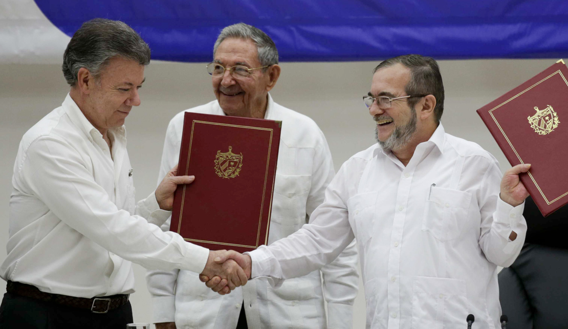 Colombia busca dejar atrás 52 años de sangre y fuego