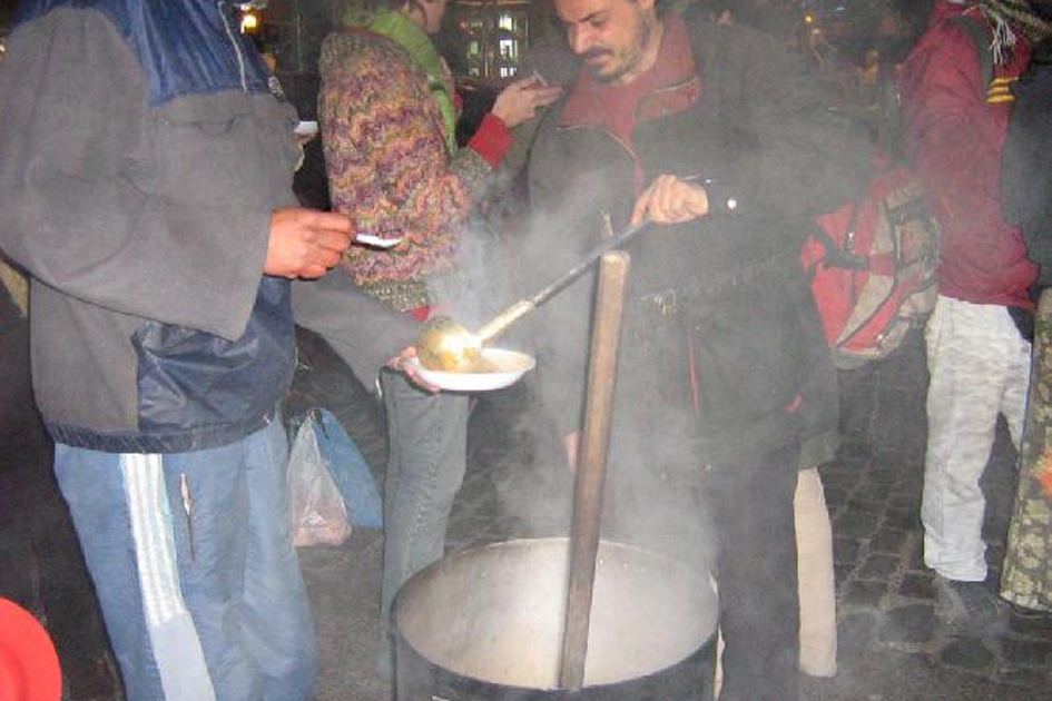 Barrios de Pie organiza 100 ollas populares