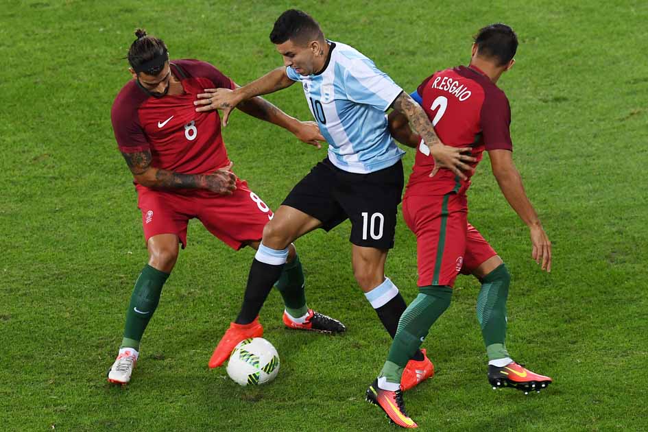 La Selección de fútbol perdió por 2 – 0 en su debut