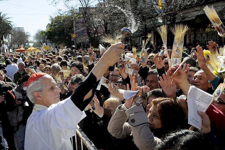 Mario Poli pidió por «la dignidad del techo para los más pobres»