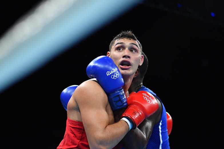 Boxeo: Yamil Peralta se topó con Erislandy Savón y perdió por puntos
