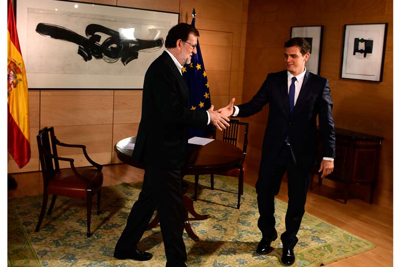 Rajoy no logra capear la crisis política española