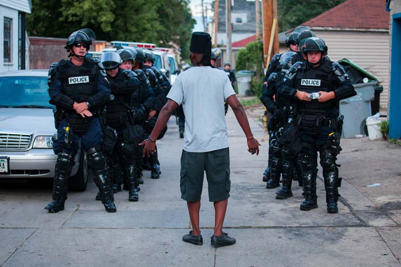 Tensa calma en Milwaukee tras el toque de queda