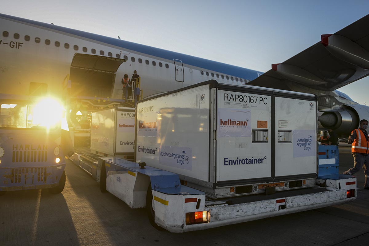 Arribó un nuevo vuelo de Aerolíneas con 768 mil dosis de vacunas Sinopharm