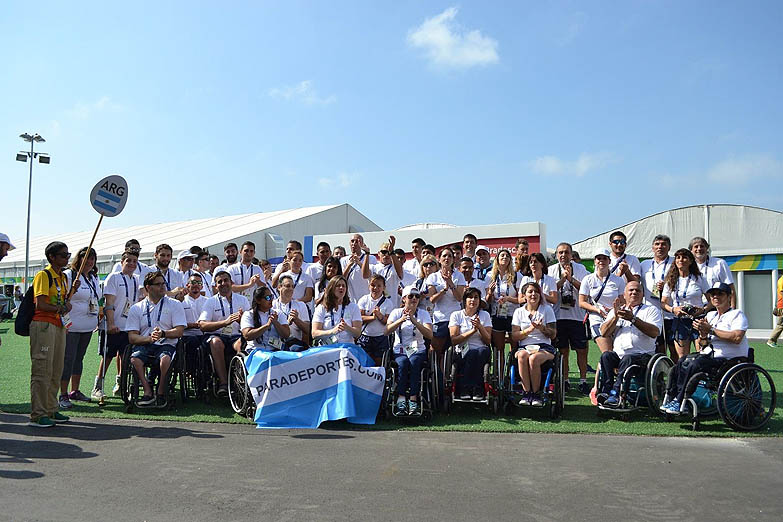 La bandera argentina ya flamea en la Villa Paralímpica