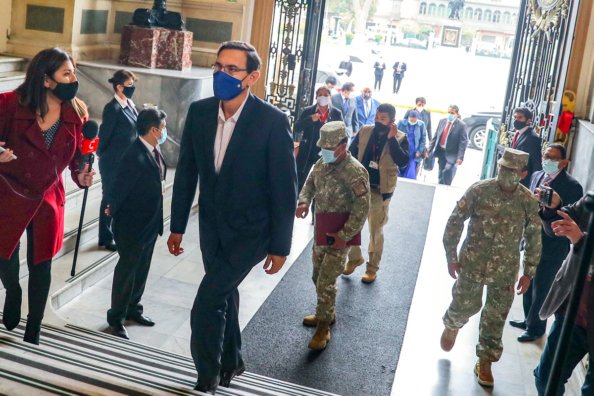 En Perú, se lavan las manos por Vizcarra