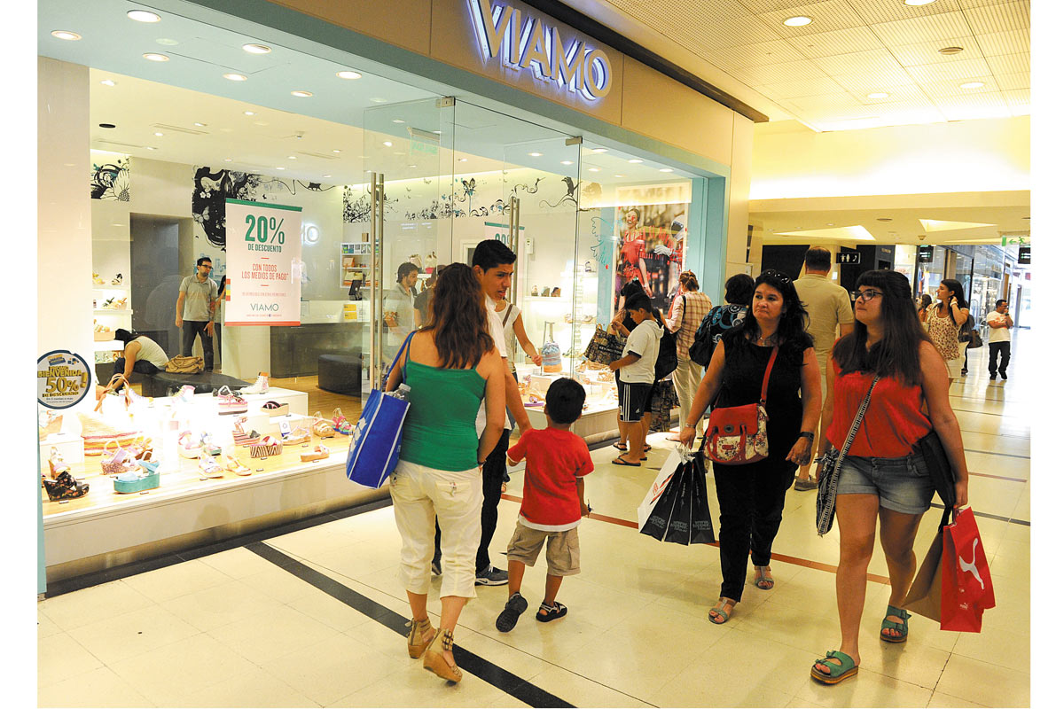 El consumo está estancado en supermercados y mayoristas pero crece fuerte en shoppings