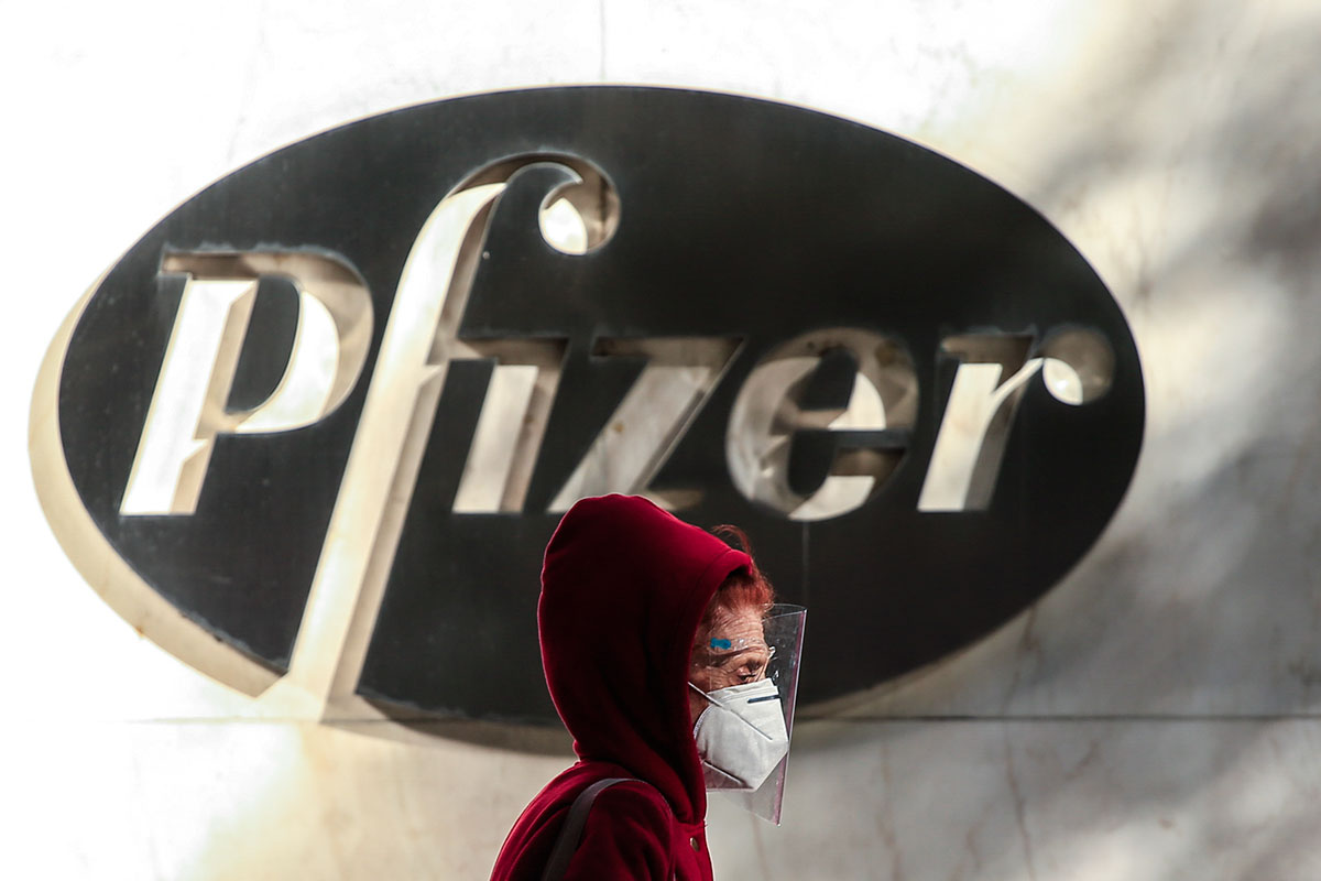 Llega el primer lote de Pfizer al país, con más de 100 mil dosis