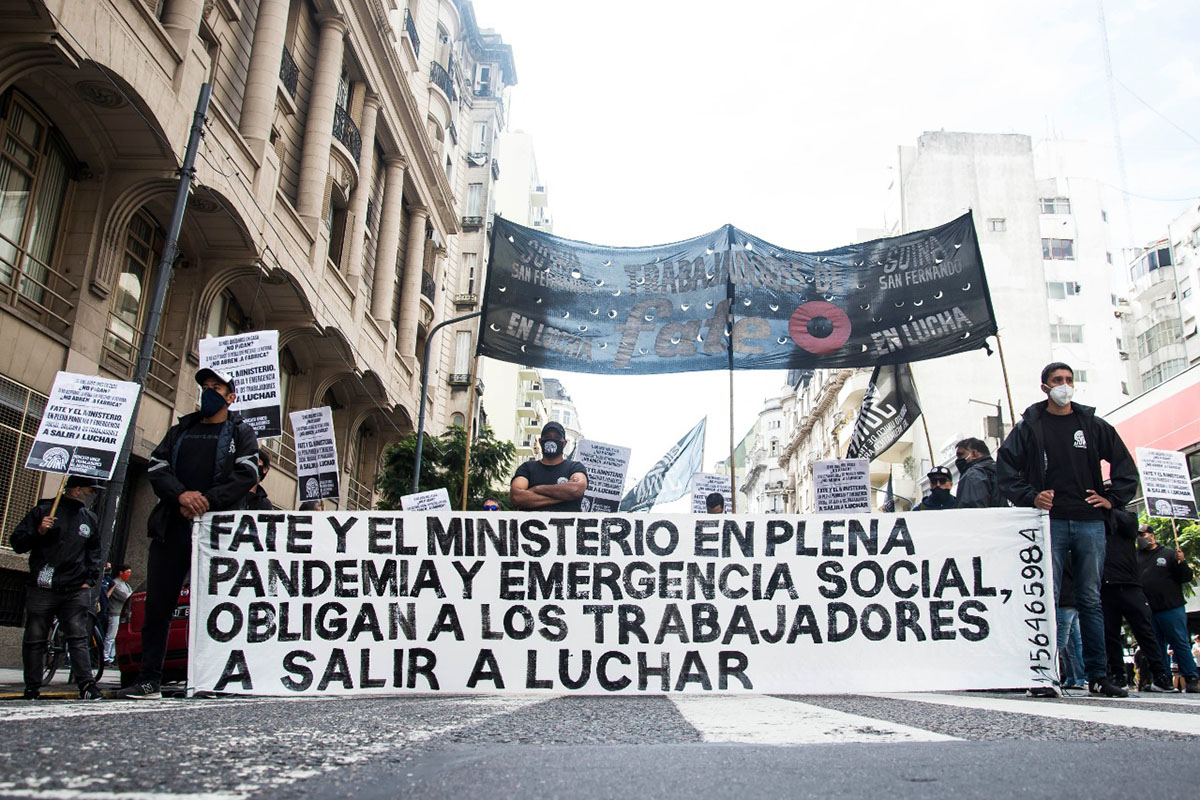 Trabajadores del neumático llevaron a la calle su protesta contra los descuentos salariales en FATE