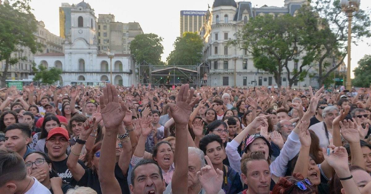 Por la solidaridad: en 400 ciudades del país miles de personas cantaron Inconsciente Colectivo