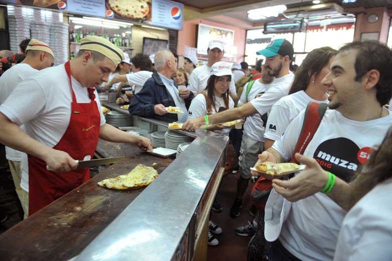 La maratón de la pizza convocó a 600 personas